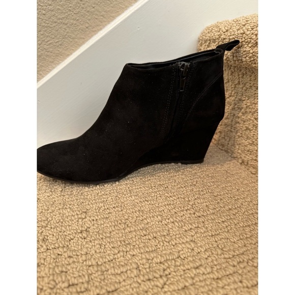 🪻🌹Awesome, comfy faux-suede black booties. EUC Barely wore. Bundle and save! - Picture 5 of 11
